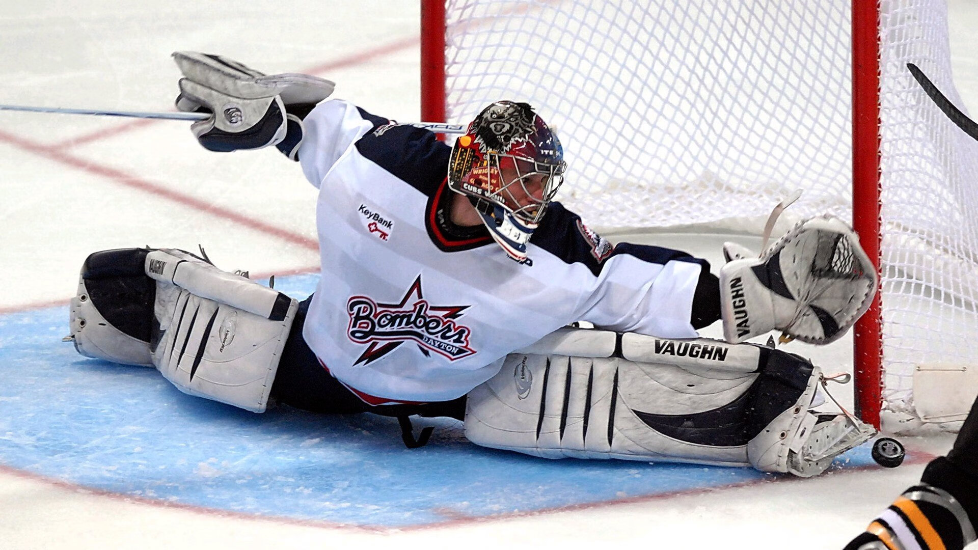 中超深圳队年轻人射门训练进步：新生力量崭露头角