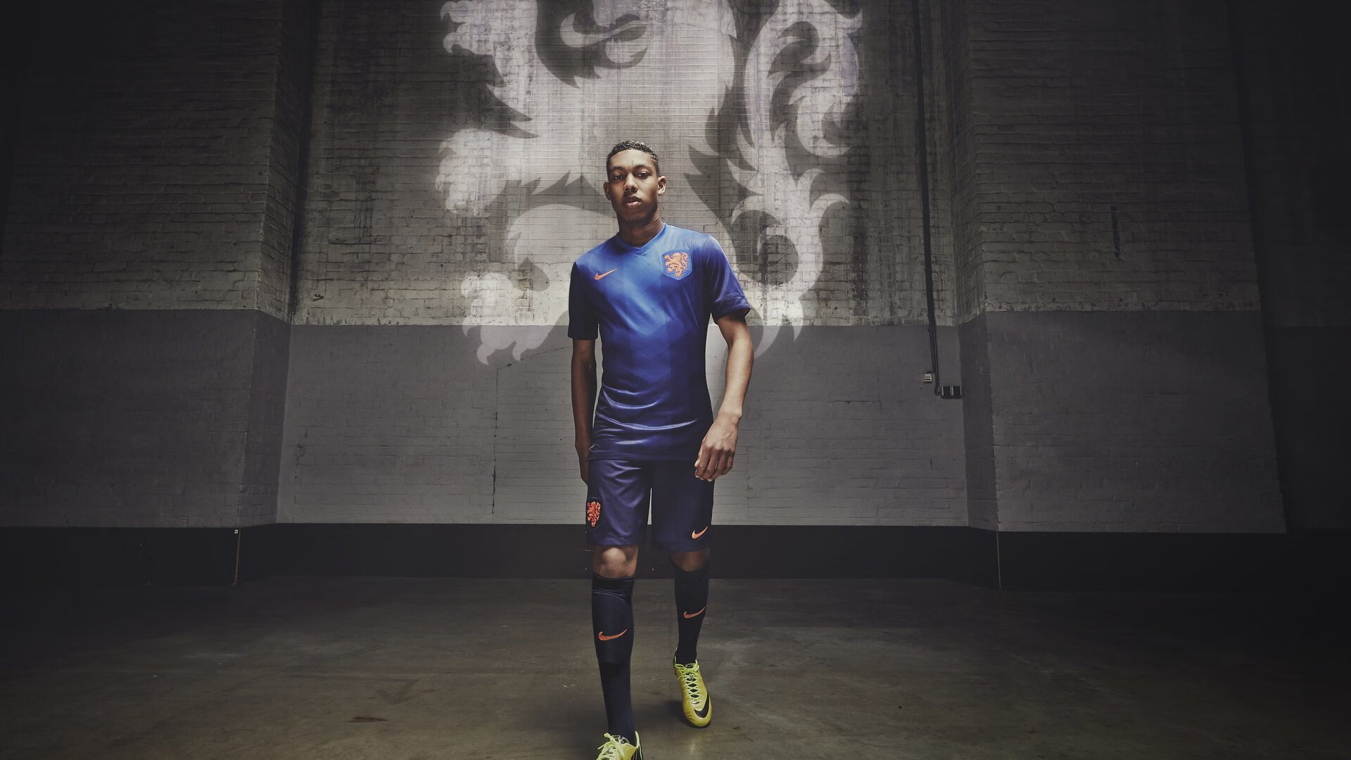 主帅在赛后接受采访称：球队正在进入新周期